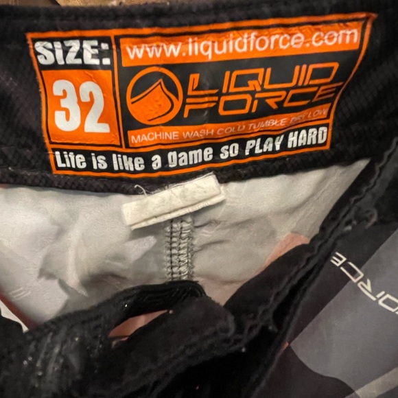 Liquid Force swim shorts size 32 - Picture 4 of 5